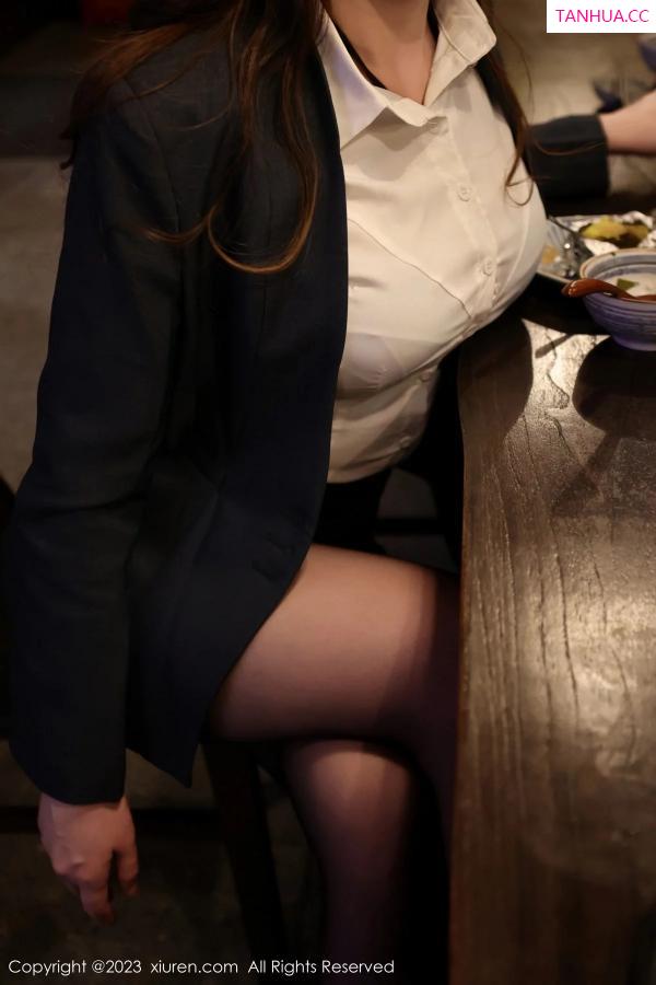 月野兔美妞 贵贵Isabelle [XiuRen]高清写真图 2023.12.13 No.7801 月野兔美妞 黑丝美腿第7张图片